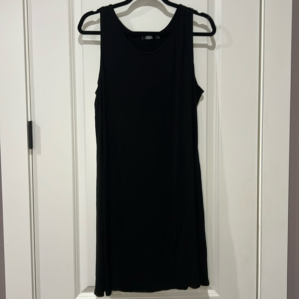 CURE. BLACK SLEEVELESS MIDI DRESS